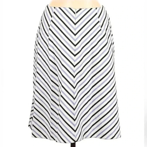 Banana Republic Y2K Periwinkle Black Grey Chevron Stripe A-Line Skirt Size 2 XS - Picture 2 of 2